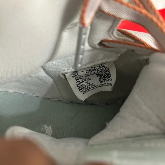 Women’s Sea Foam  Air Jordan Retro High 1’s - Picture 2 of 6